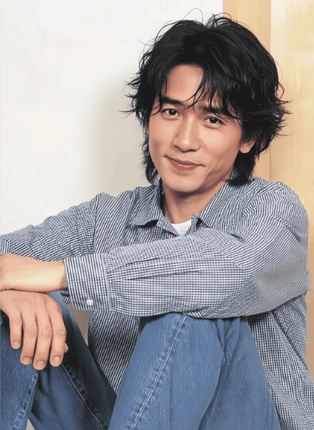 ミドルレングスメッシースタイル